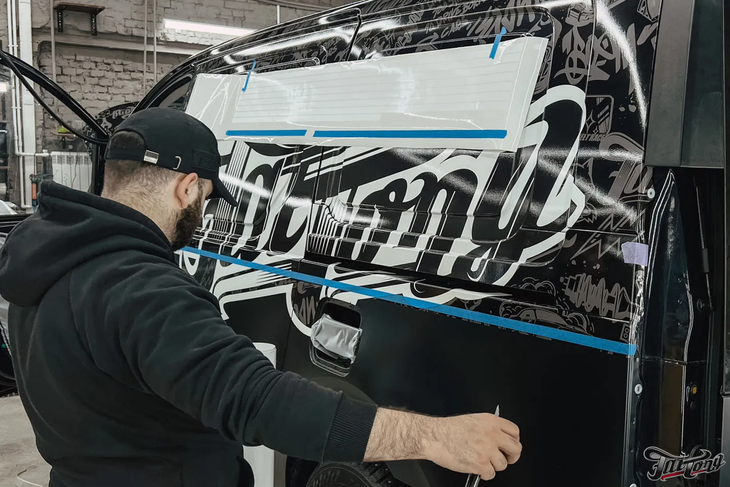 Разработали и реализовали дизайн-проект для Hyundai Staria, нового рабочего автомобиля Fat Tony! Как это было?